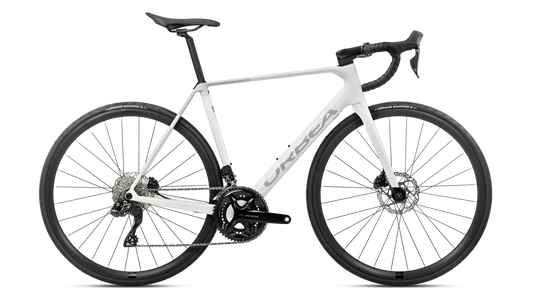 Orbea Orca M30i Iris White/Lilac – Carbon-Rennrad mit Di2