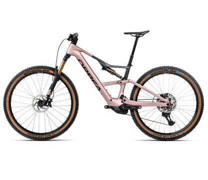 Orbea Rise SL M10 630Wh Desert Rose – Leichtes Carbon E-MTB Trailbike