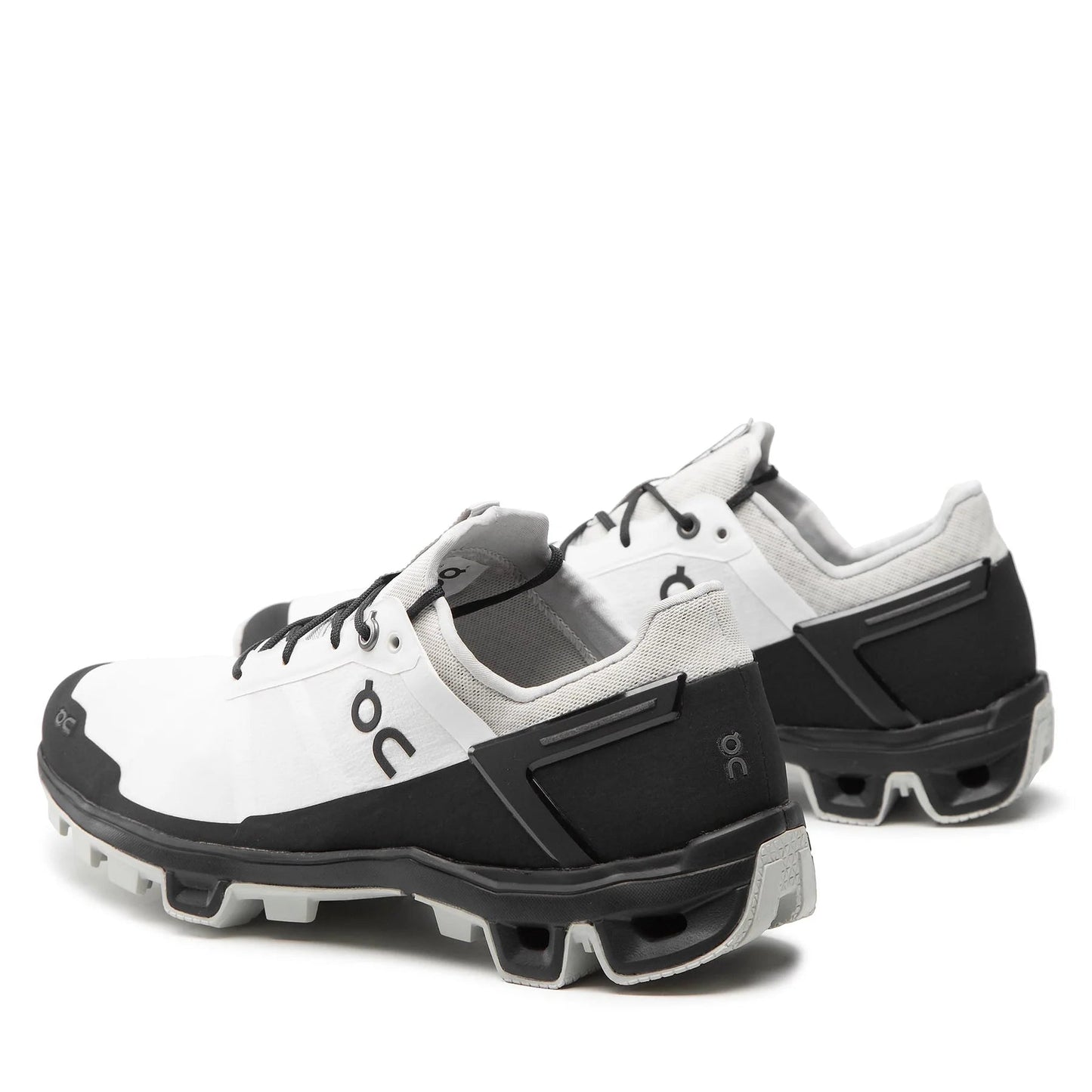 On Running Cloudventure Peak Damen Trailschuh white/black